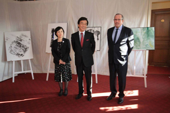 (左から伊勢節子理事、伊勢俊太郎社長、バニエ・エリック会長)